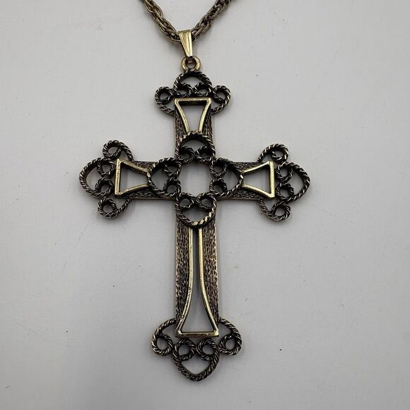 Sarah Coventry Limited Edition 1973 Gold Tone Cross Pendant Necklace - Picture 2 of 6